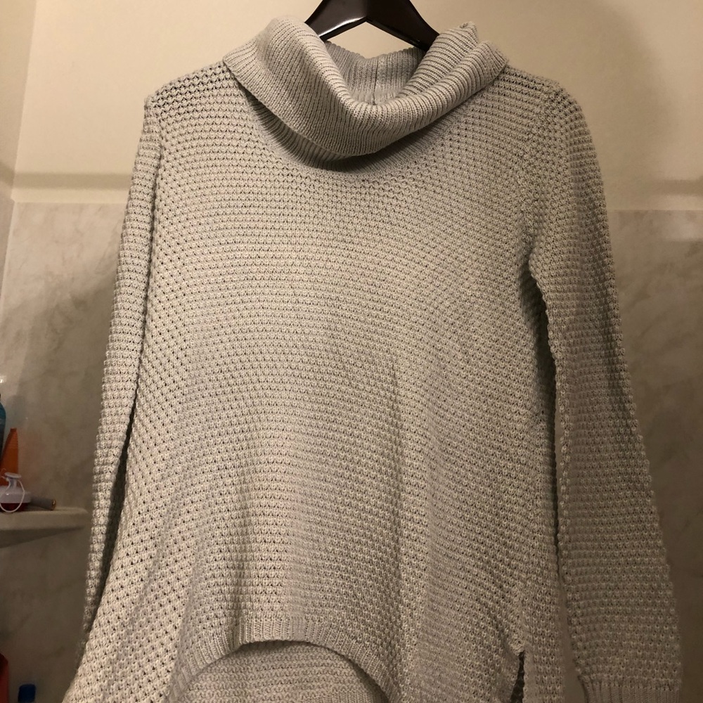 gray long sleeve sweater